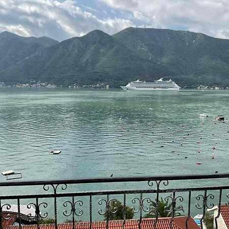 Glosy Kotor Exteriér fotografie